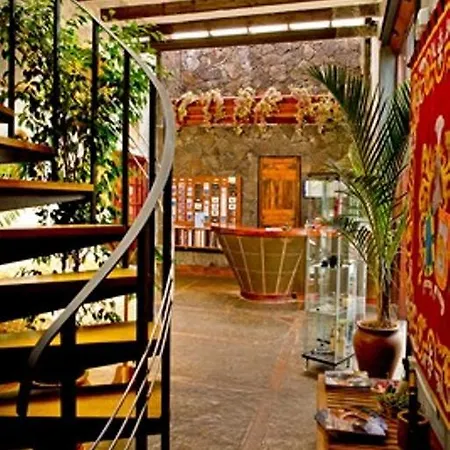 Hotel Salinas *