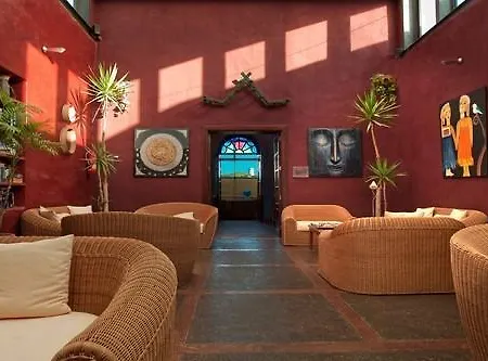 Salinas Hotel *